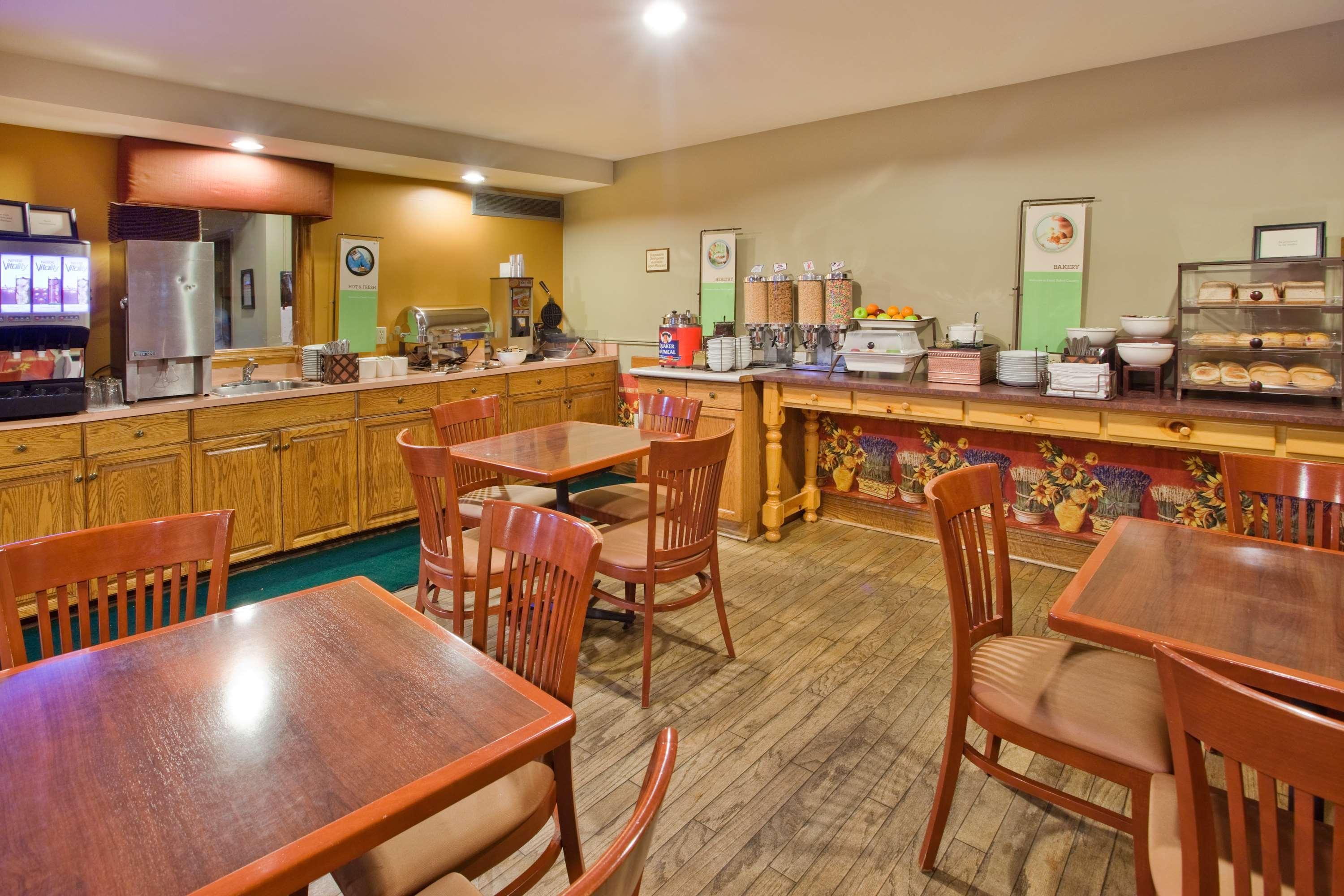 Travelodge Suites By Wyndham Regina - Eastgate Bay Kültér fotó