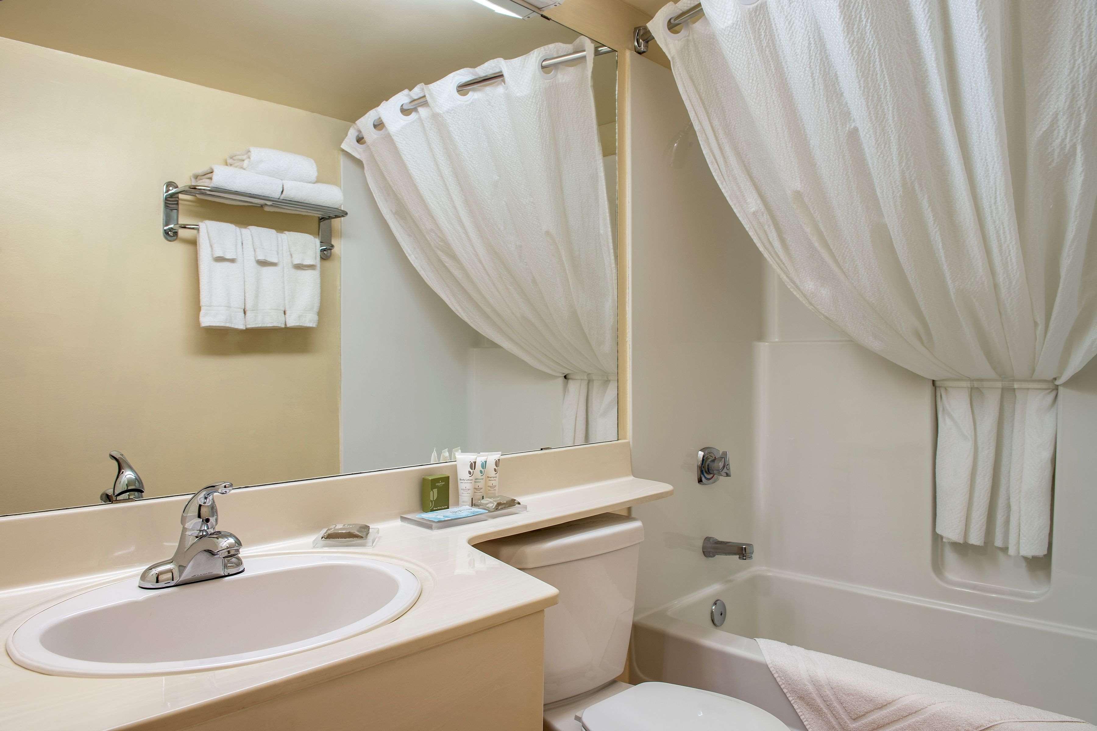 Travelodge Suites By Wyndham Regina - Eastgate Bay Kültér fotó